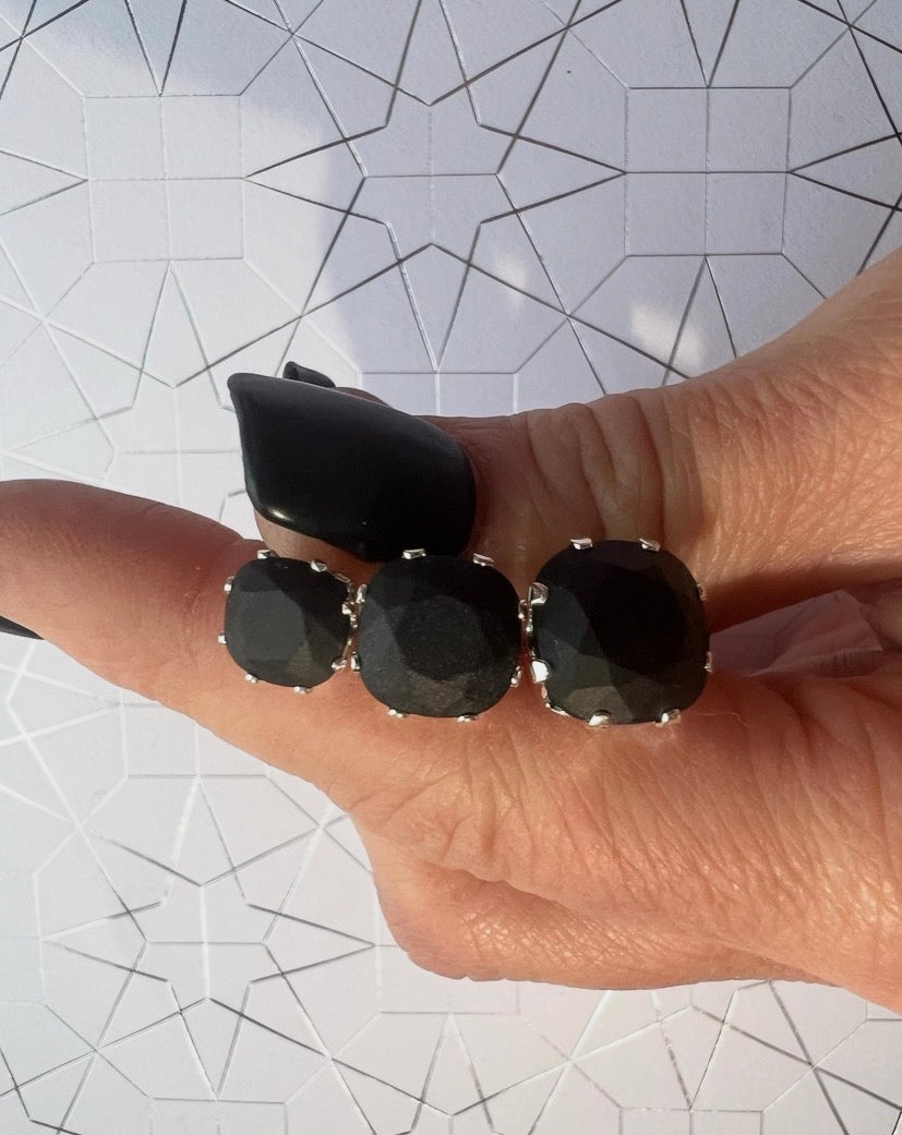 Clean Slate in 3 sizes, held between 2 fingers.